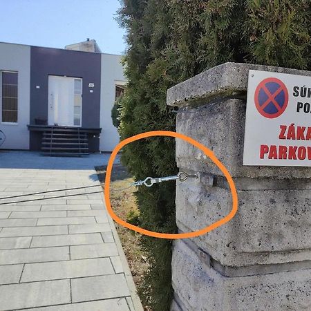 Slnečný apartmánový dom Oslany Esterno foto