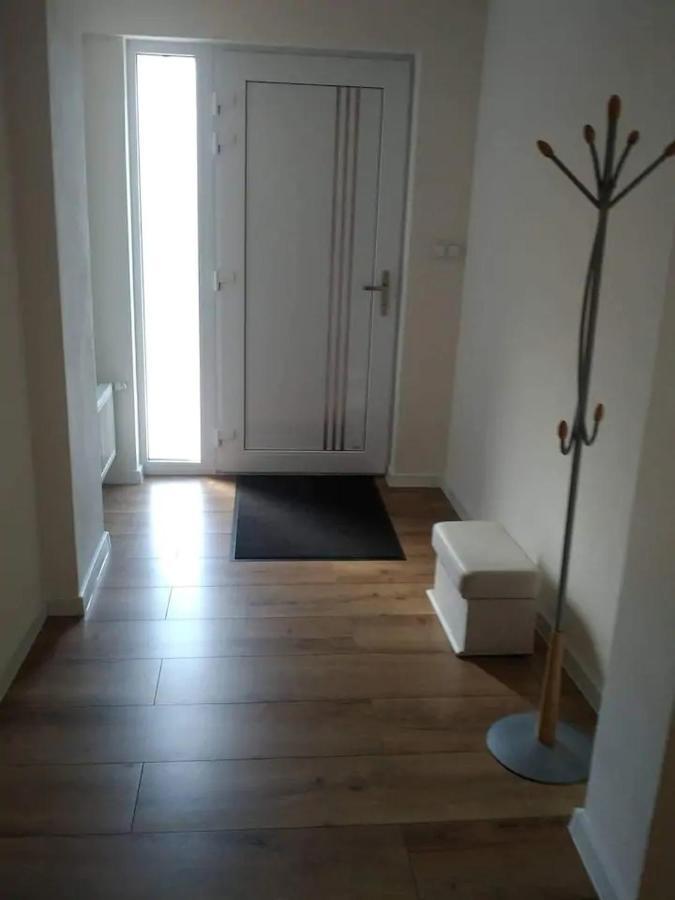 Slnečný apartmánový dom Oslany Esterno foto