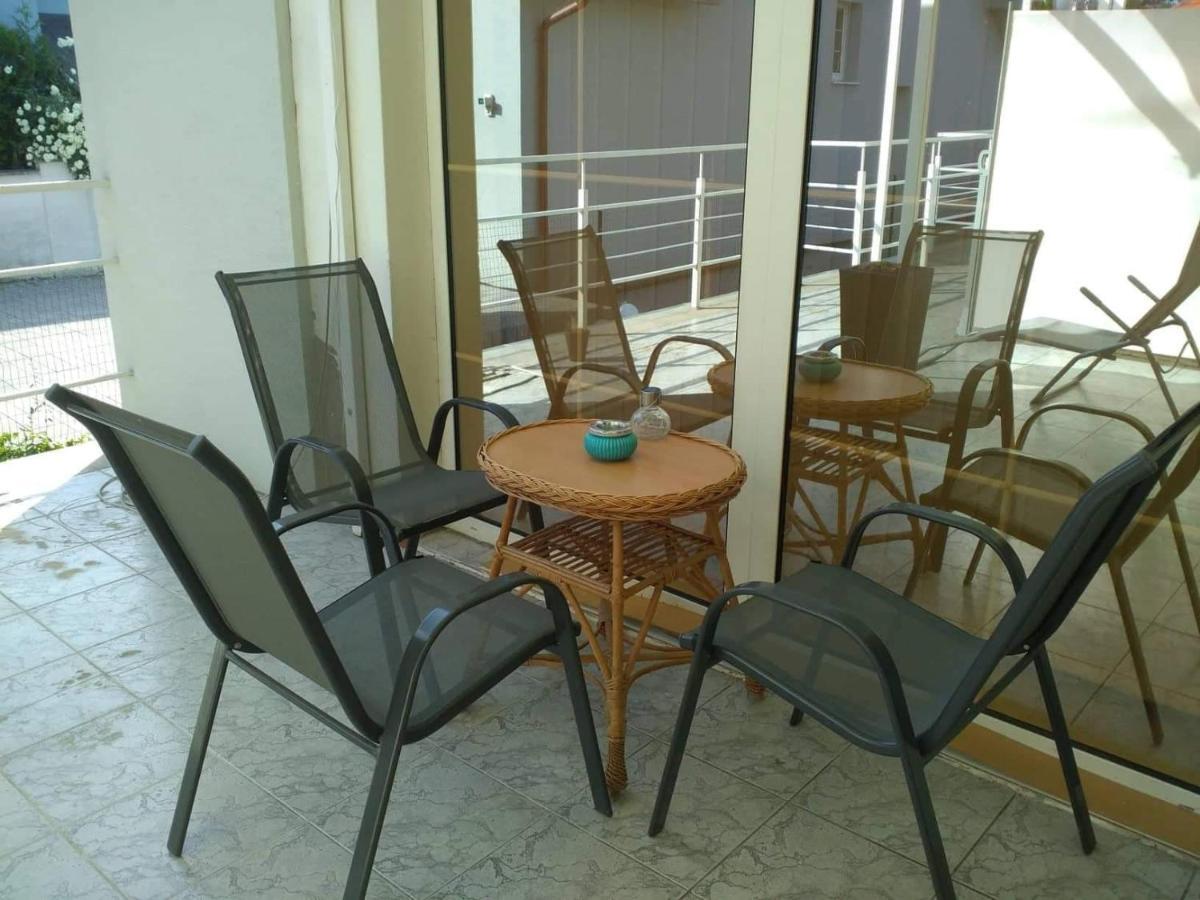 Slnečný apartmánový dom Oslany Esterno foto