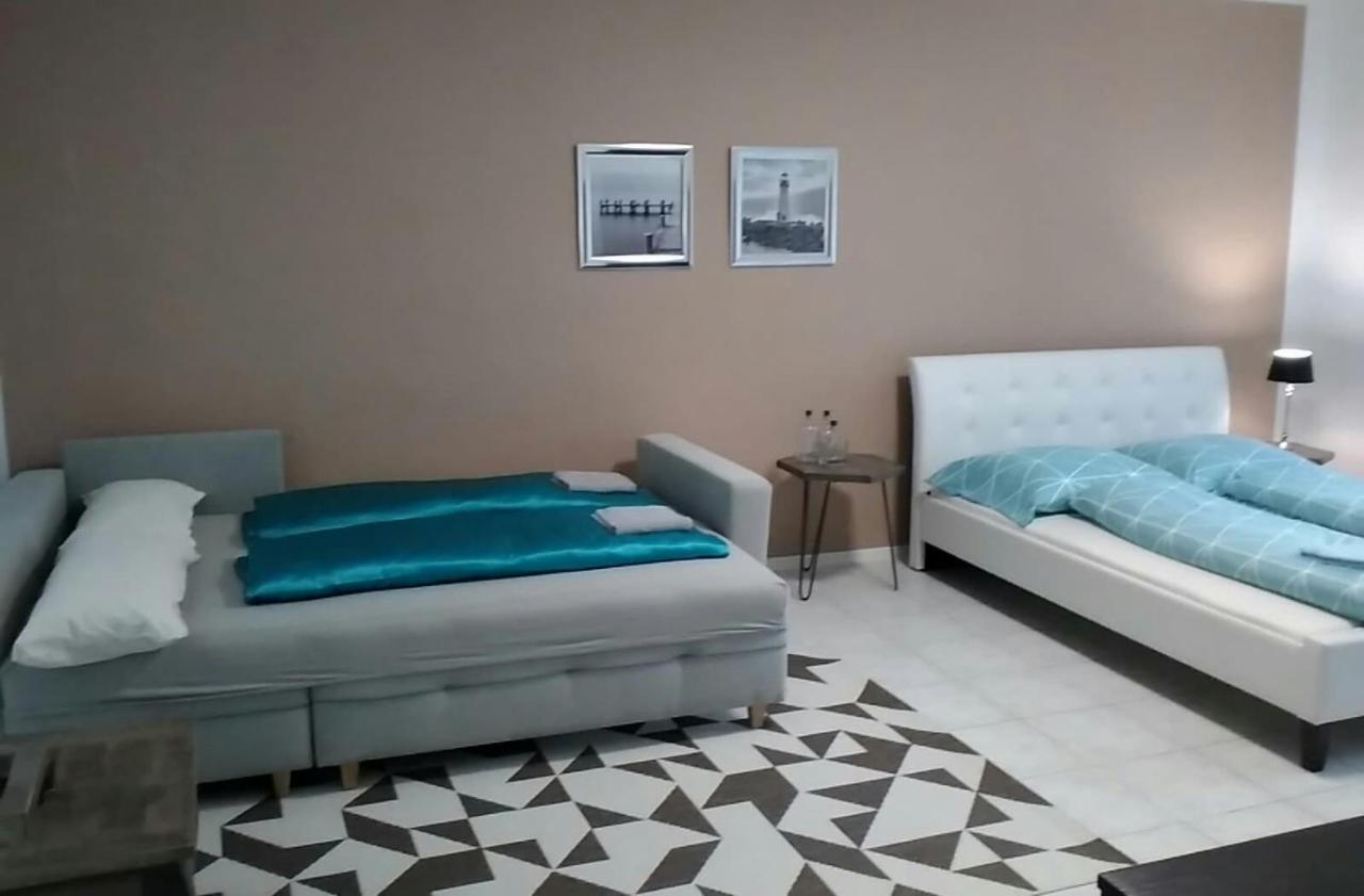 Slnečný apartmánový dom Oslany Esterno foto